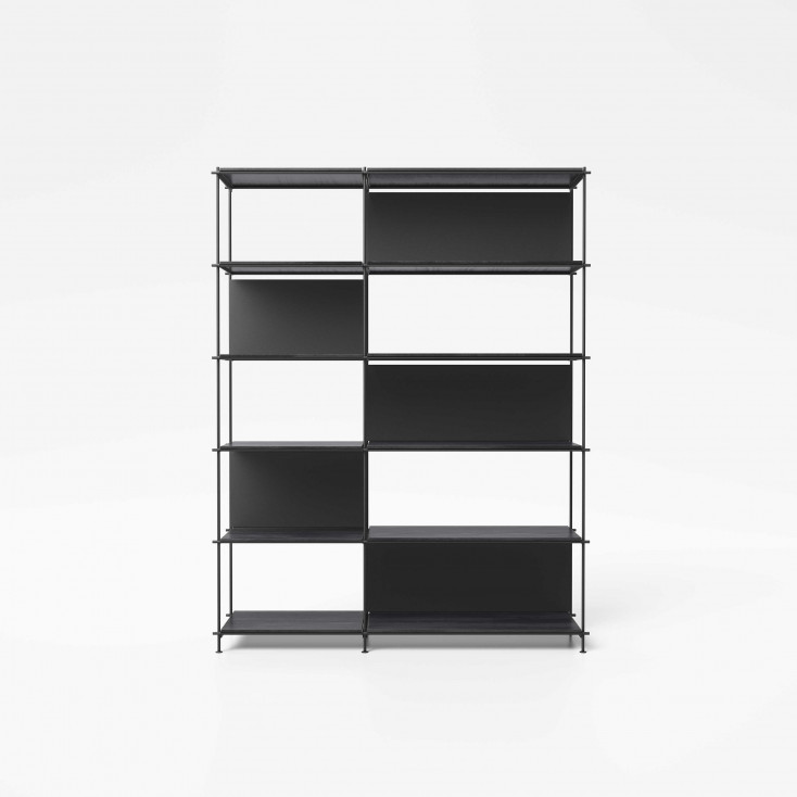 Libreria componibile moderna in acciaio con varie scaffalature a vista