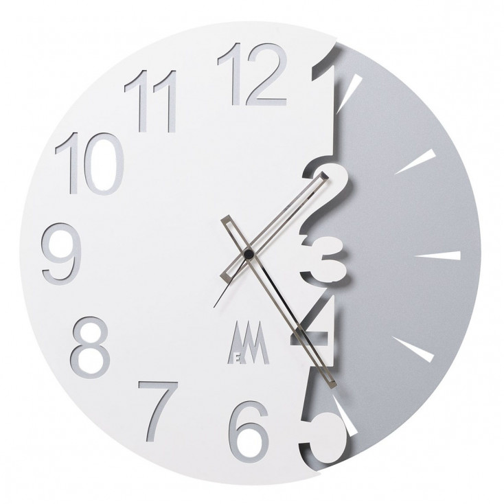 Orologio da parete di design in metallo con numeri ritagliati