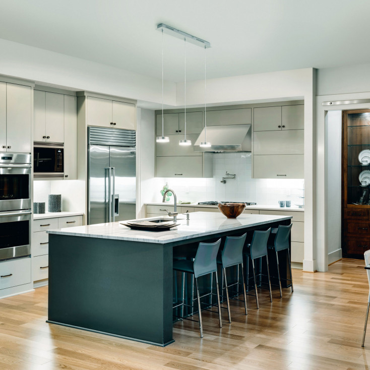 Lampadario moderno in metallo con 3 diffusori a LED lineari
