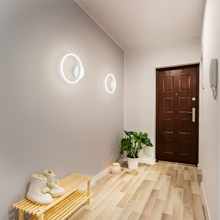 Applique da parete rotonda a LED con struttura in metallo dal design moderno