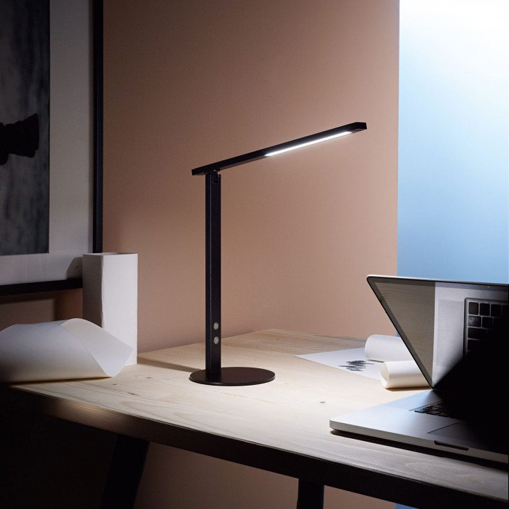 Lampada da scrivania a LED struttura in alluminio dal design moderno