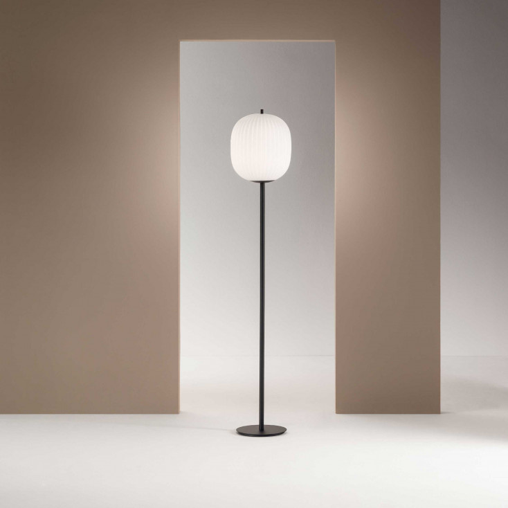 Lampada da terra Piantana con diffusore in vetro soffiato dallo stile moderno