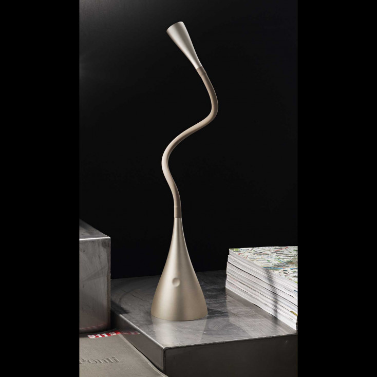 Lampada da tavolo a LED flex in plastica e metallo con diffusore snodabile