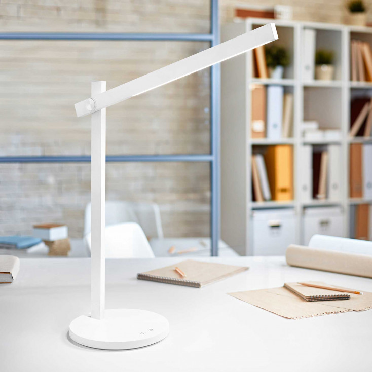Lampada da tavolo a LED orientabile in alluminio design moderno