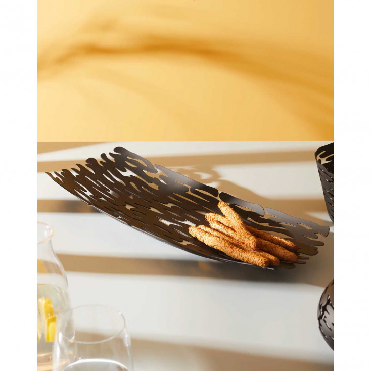 Centrotavola in acciaio dal design moderno e dalle linee eleganti