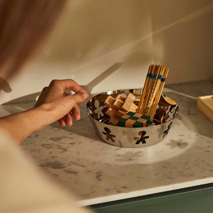 Cestino piccolo in acciaio lucido dal design moderno ed elegante
