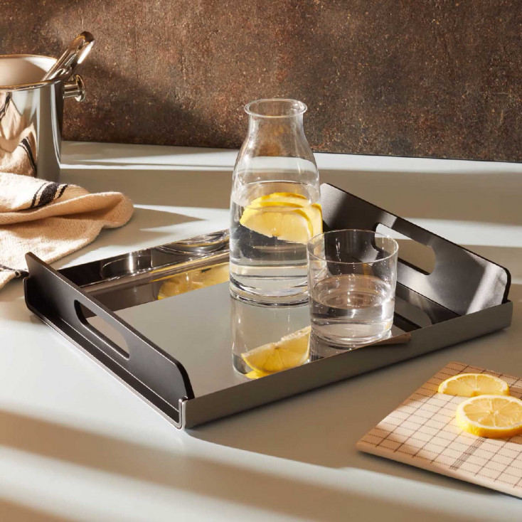 Vassoio rettangolare in acciaio dal design moderno ed elegante