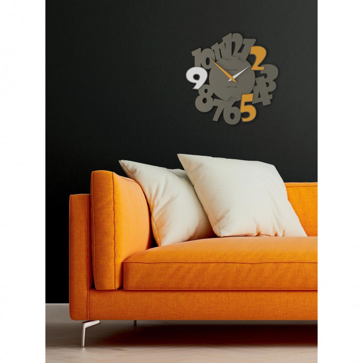 Orologio da parete in legno dal design moderno