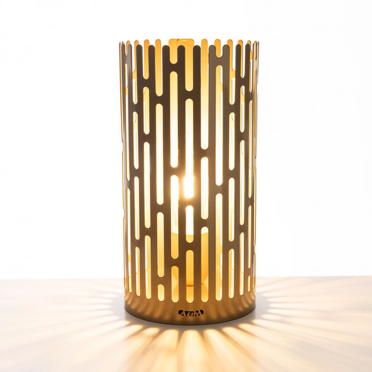 Lampada da tavolo in metallo di design