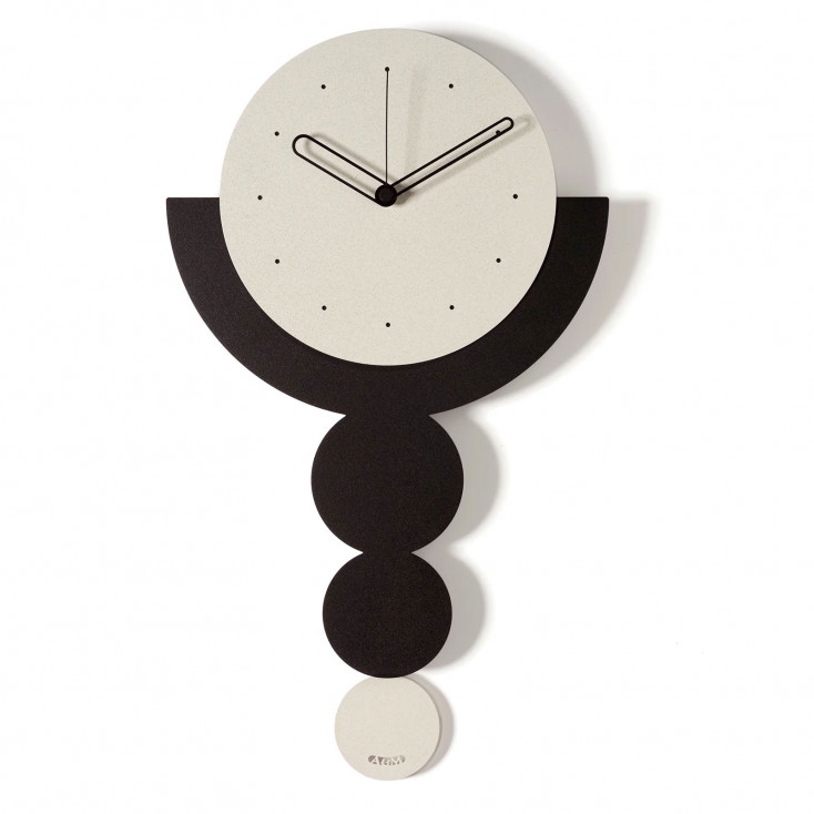 Orologio da parete moderno a pendolo con forme geometriche in metallo