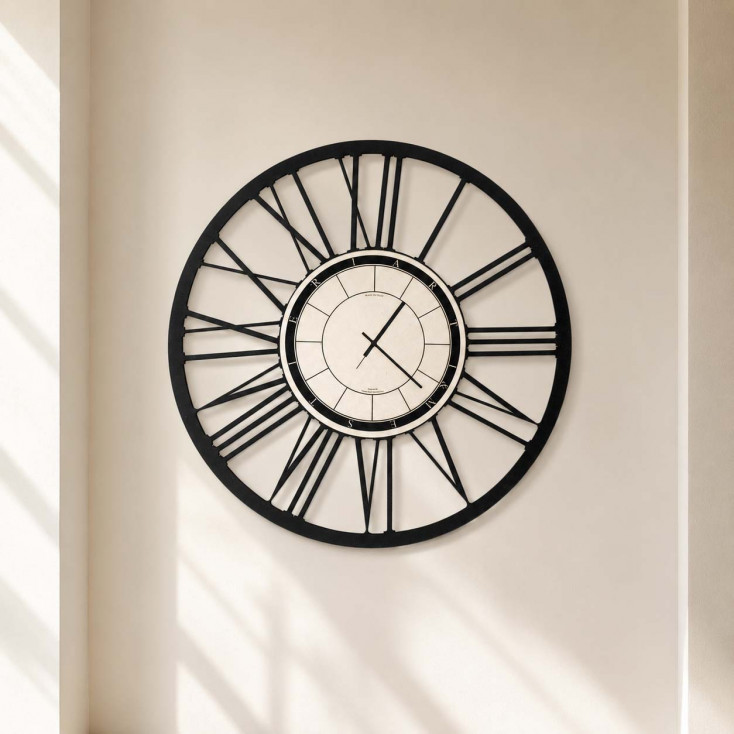Orologio da muro rotondo in metallo con numero romani dal design moderno