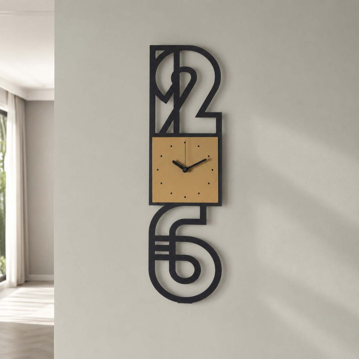 Orologio da parete di design con struttura in metallo