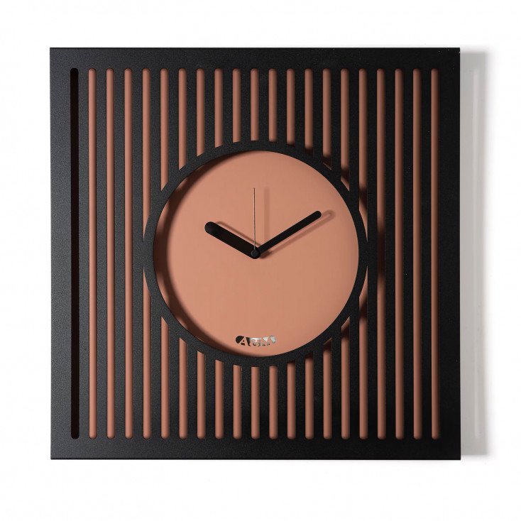 Orologio da parete moderno in metallo con quadrante circolare cornice traforata