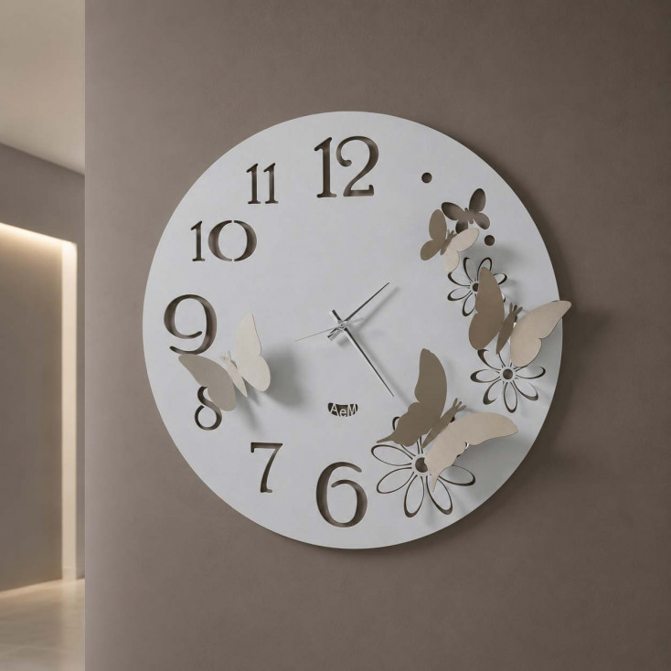 Orologio da parete in metallo con farfalle decorative dal design moderno