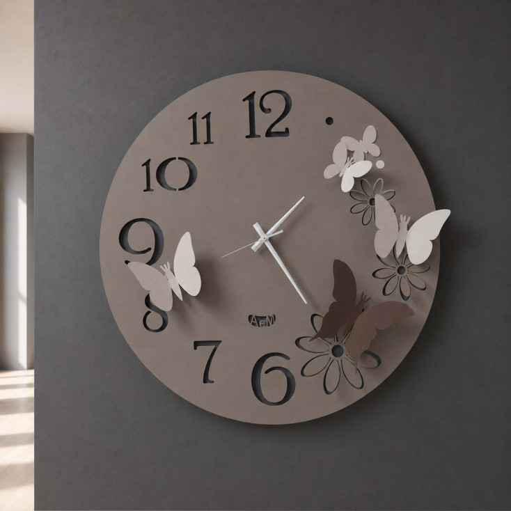 Orologio da parete in metallo con farfalle decorative dal design moderno