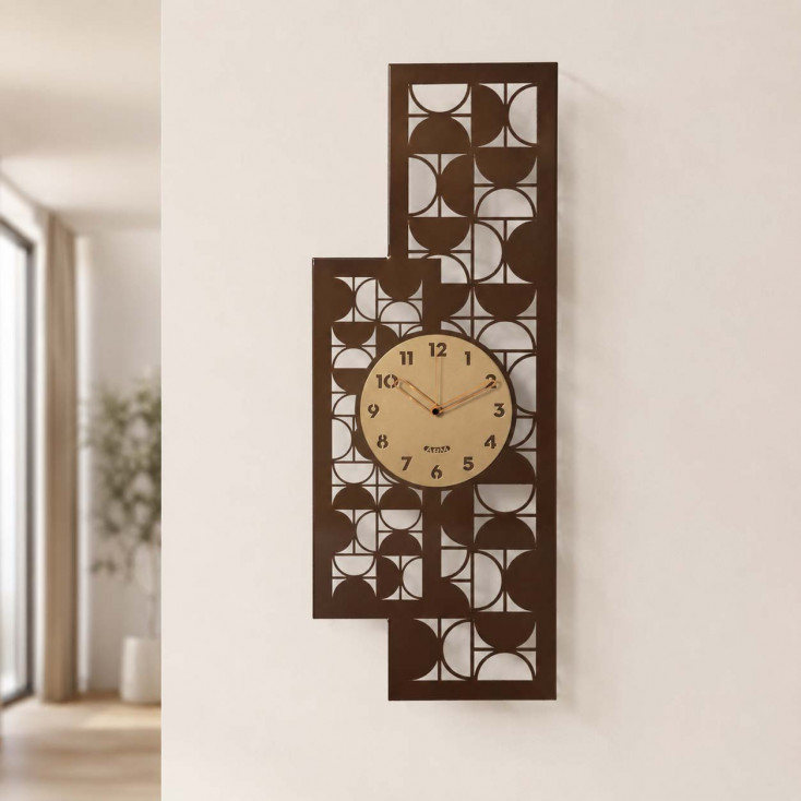 Orologio da parete moderno in metallo con decoro geometrico verticale