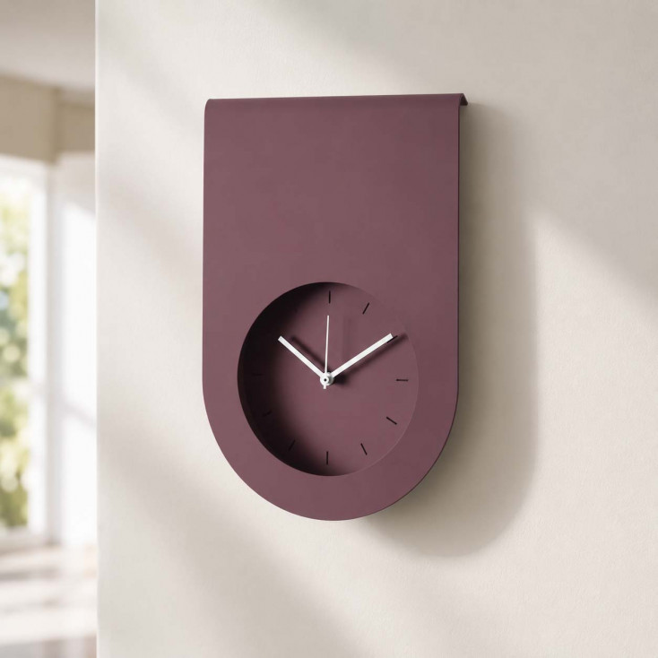 Orologio da parete moderno in metallo con design minimale e quadrante incassato