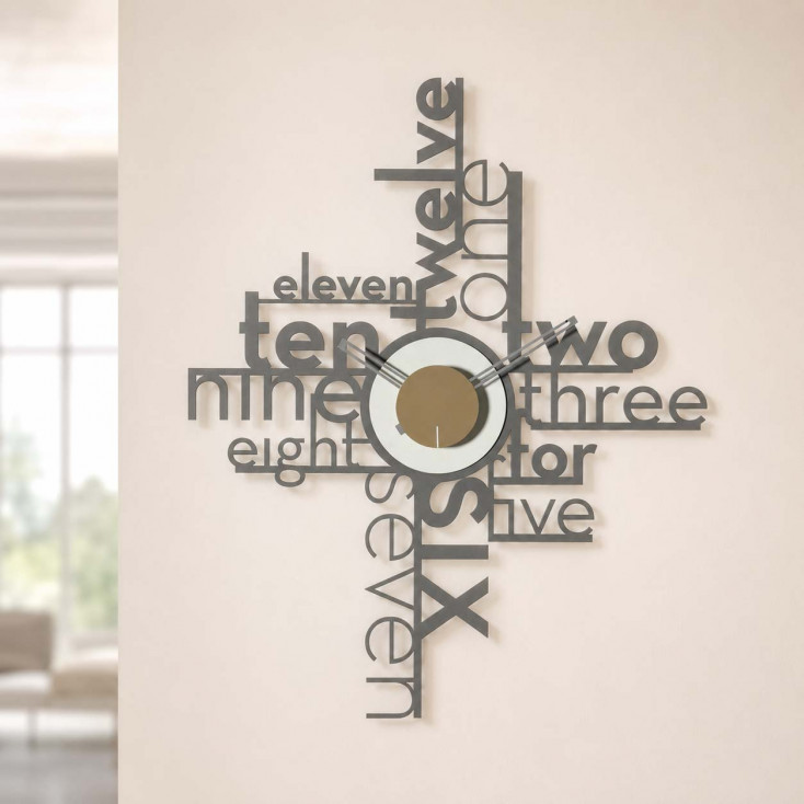 Orologio da parete moderno in metallo con design tipografico creativo