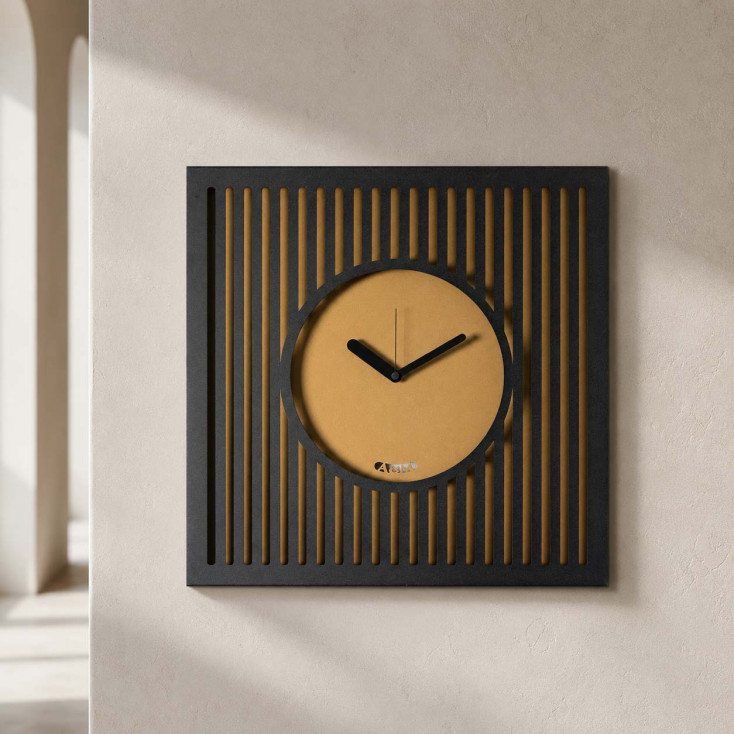 Orologio da parete moderno in metallo con quadrante circolare cornice traforata
