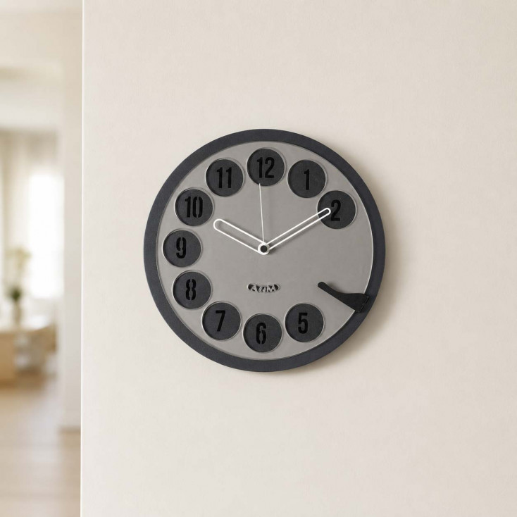 Orologio da parete rotondo dal design vintage con numeri in rilievo
