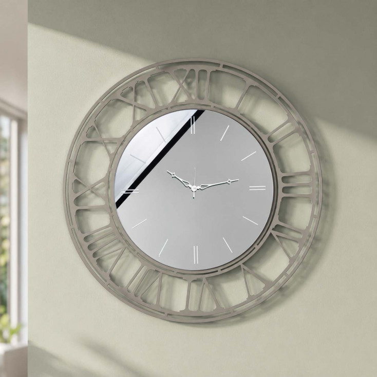 Orologio da parete rotondo grande in metallo con quadrante in vetro specchiato