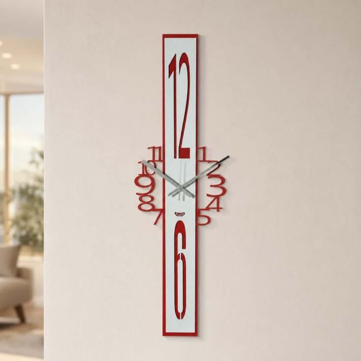 Orologio da parete verticale moderno in metallo con numeri oversize
