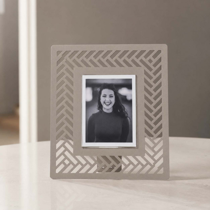 Portafoto da tavolo con cornice in metallo dal design moderno