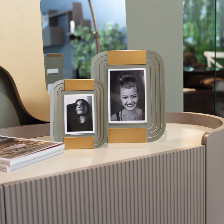 Portafoto da tavolo con cornice in metallo dal design moderno