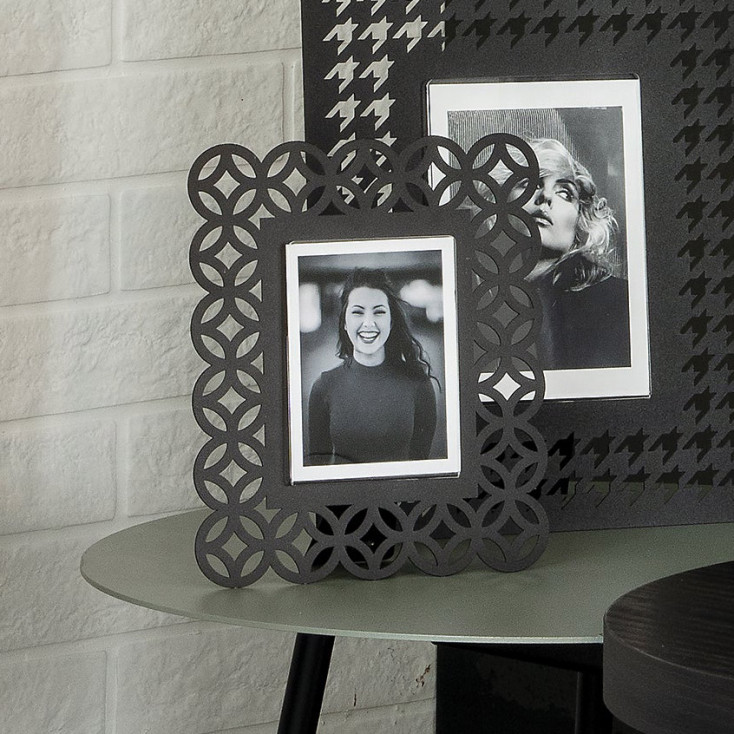 Portafoto da tavolo dal design moderno con cornice in metallo
