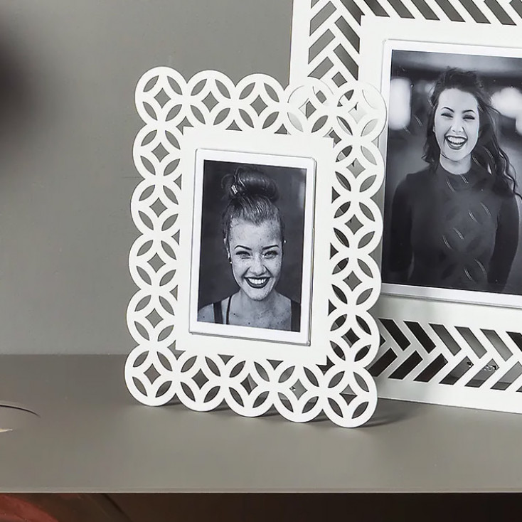 Portafoto da tavolo dal design moderno con cornice in metallo