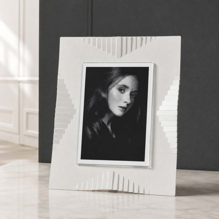 Portafoto piccolo da tavolo di design con struttura in metallo