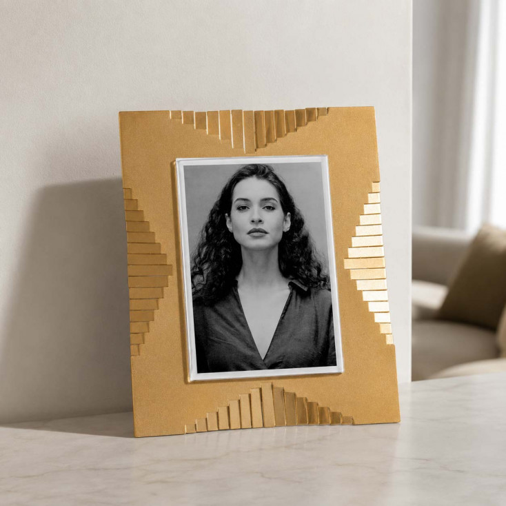 Portafoto piccolo da tavolo di design con struttura in metallo