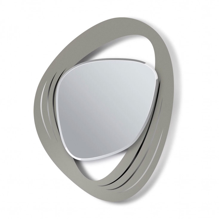 Specchio da parete in metallo dal design moderno