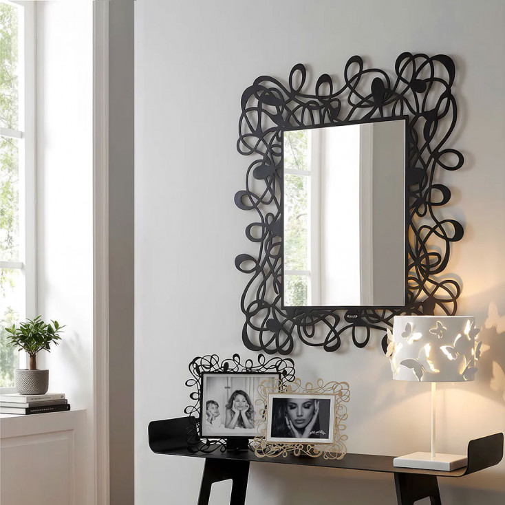 Specchio da parete rettangolare in metallo dal design moderno