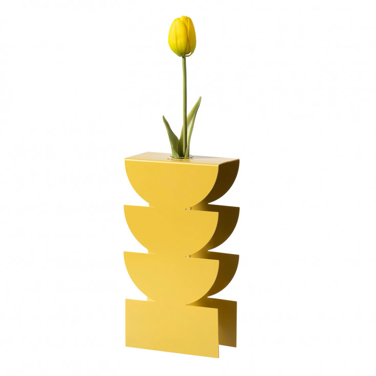 Vaso portafiore decorativo in metallo dal design particolare