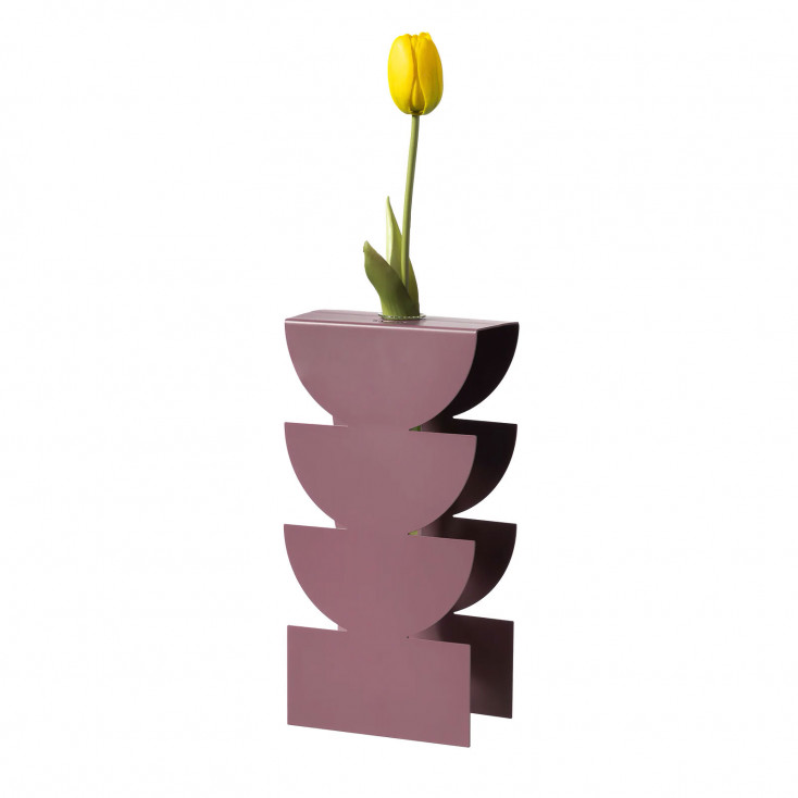 Vaso portafiore decorativo in metallo dal design particolare
