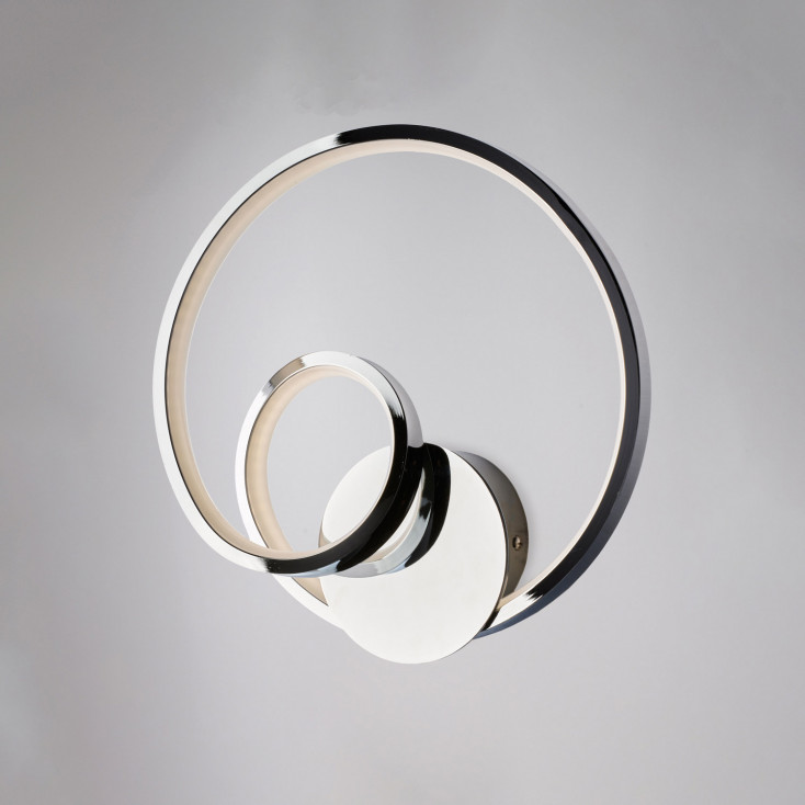 Applique moderna da parete con struttura in alluminio e diffusore a LED