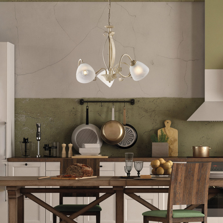 Lampadario classico in metallo laccato con 3 diffusori in vetro
