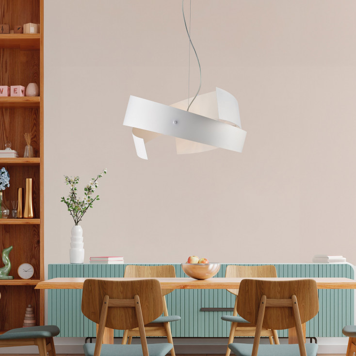 Lampada a sospensione con struttura e paralume in metallo dalle linee moderne