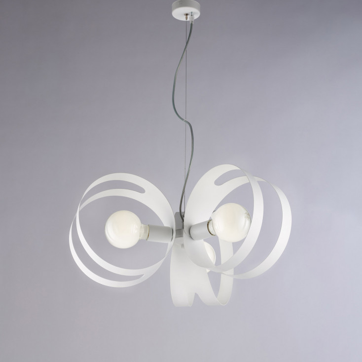 Lampada a sospensione con struttura moderna in metallo