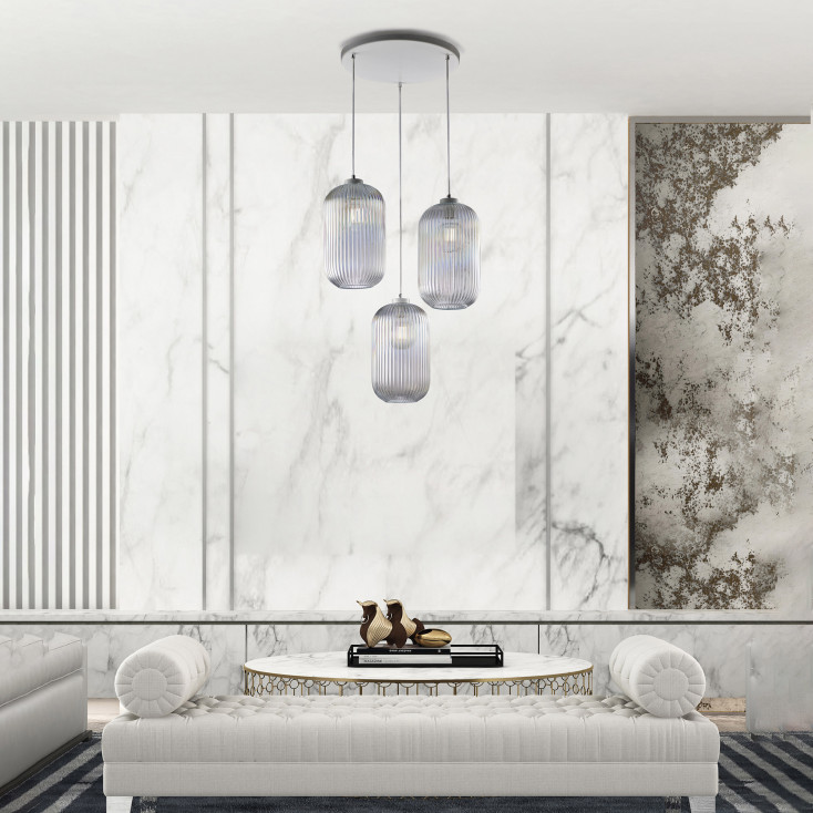 Lampada a sospensione moderna con struttura in metallo e tre diffusori in vetro