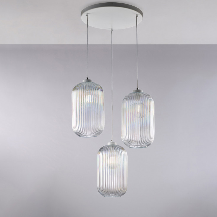 Lampada a sospensione moderna con struttura in metallo e tre diffusori in vetro