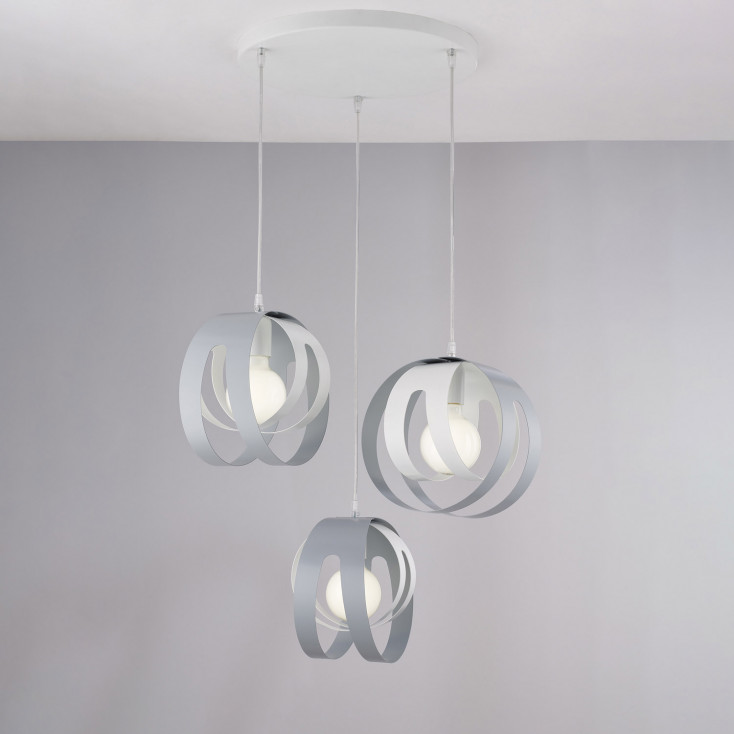 Lampada a sospensione rotonda con tre diffusori in metallo dal design moderno
