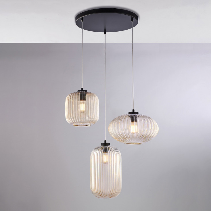 Lampada a sospensione rotonda moderna in metallo con tre diffusori in vetro