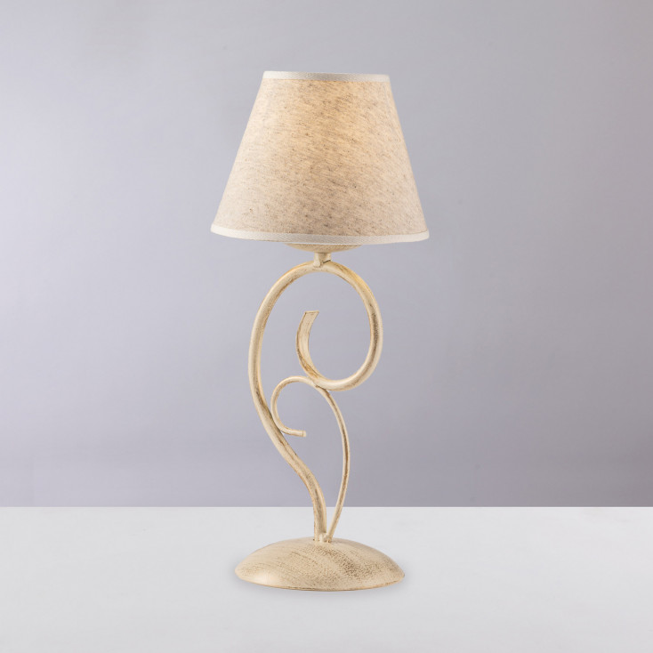 Lampada da tavolo dalle linee classiche con paralume in tessuto