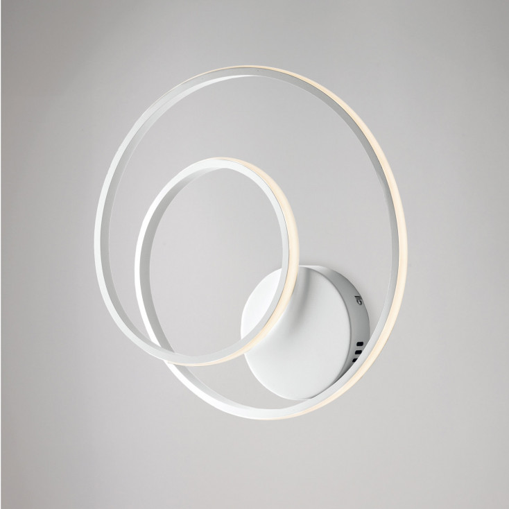Plafoniera moderna con struttura in alluminio e diffusore a LED