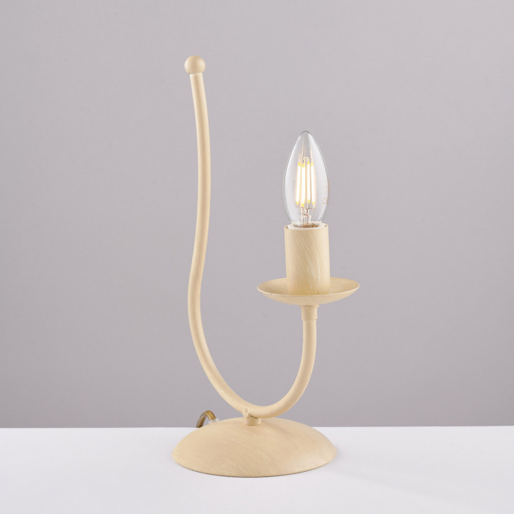 Lampada da tavolo dalle linee classiche con struttura in metallo