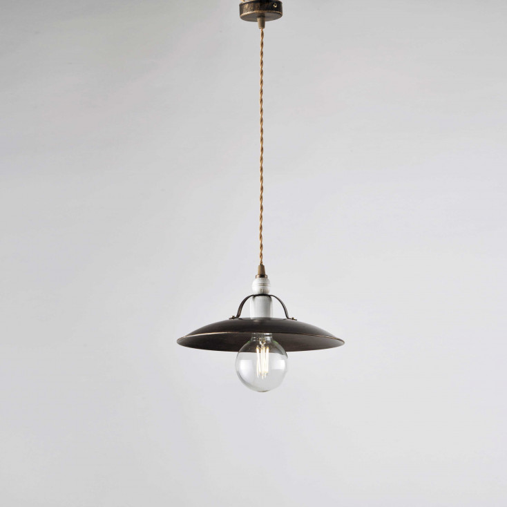 Lampada a sospensione con struttura in metallo dalle linee classiche/rustiche