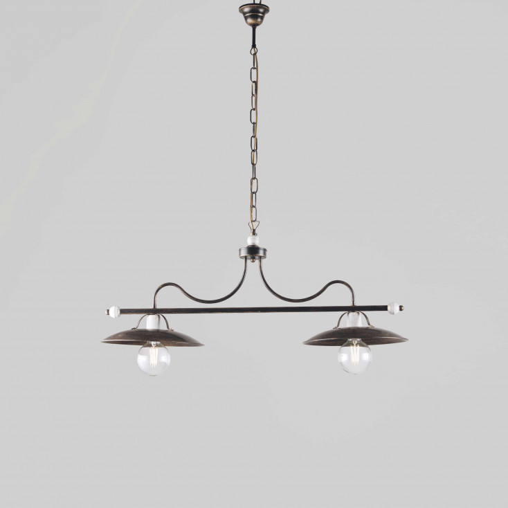 Lampadario dalle linee classiche/rustiche con struttura in metallo