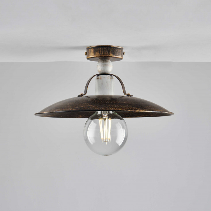 Plafoniera da soffitto con struttura in metallo dalle linee classiche/rustiche